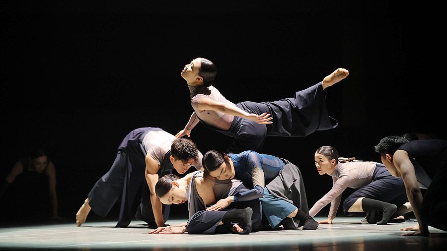 Шквал и транс: танцовщики Азии, Африки и Латинской Америки выступили на сцене Александринского театра